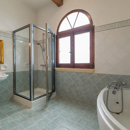 Zgugina Holiday بيت للعطل *